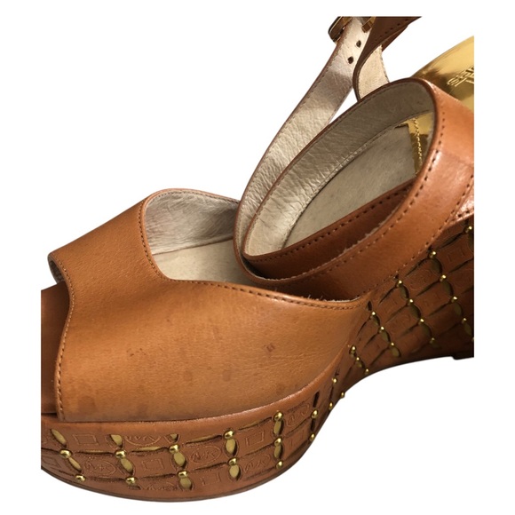 Michael Kors Tan Wedge Sandals with Intricate Design size 9M - Picture 5 of 9